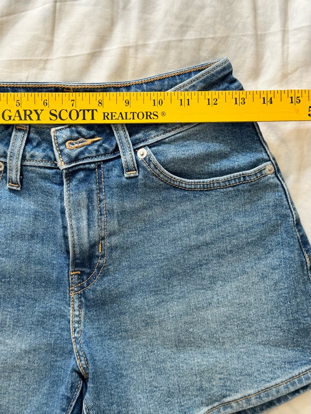 Levi's Classic Blue Denim High-Rise Shorts - Picture 3 of 8